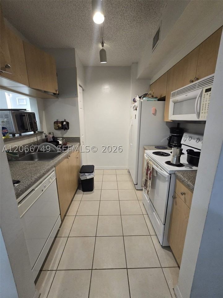 2301 W Preserve Way #302 - Photo 3 of 9