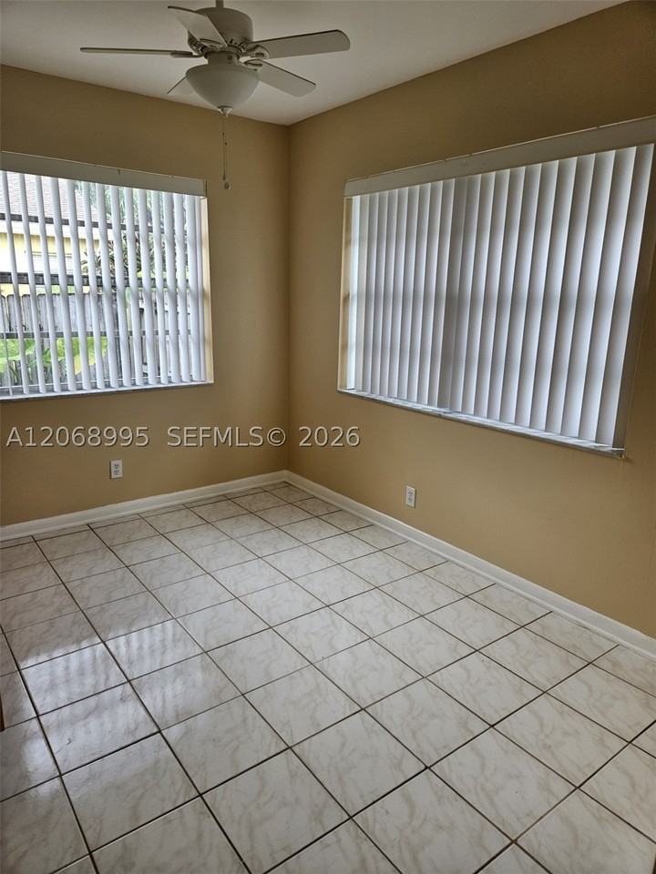 1008 Ne 34th Ct #A - Photo 4 of 9