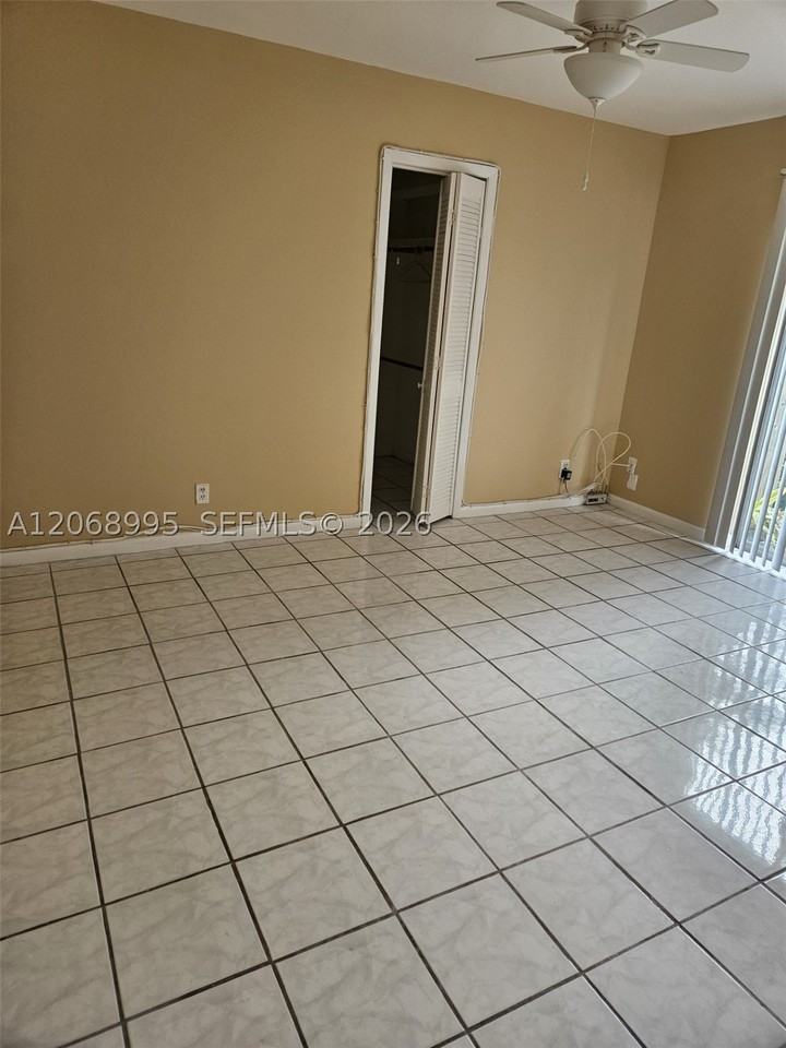 1008 Ne 34th Ct #A - Photo 5 of 9