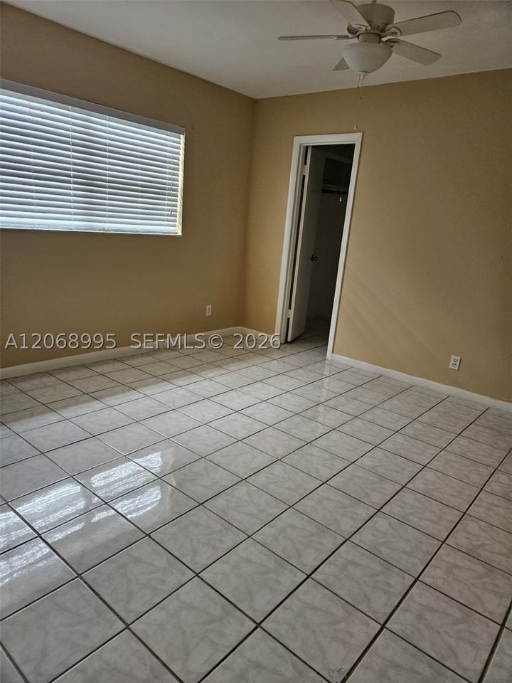 1008 Ne 34th Ct #A - Photo 7 of 9