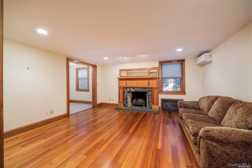200 Lincoln Ave - Photo 2 of 10