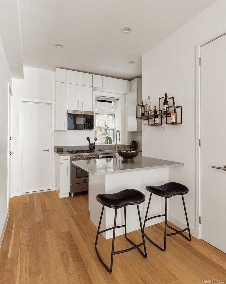 214 W 16th St #1W - Photo 6 of 10