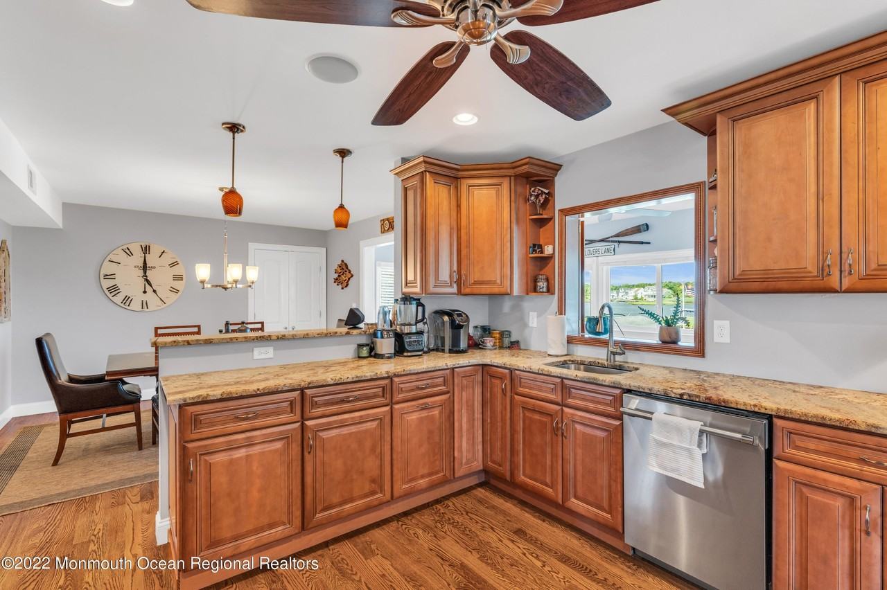 1613 Northstream Pkwy - Photo 3 of 37