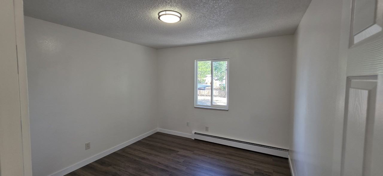 1025 Cedar Way #4 - Photo 2 of 10