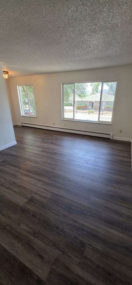 1025 Cedar Way #4 - Photo 3 of 10
