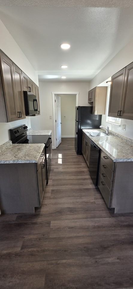 1025 Cedar Way #4 - Photo 4 of 10