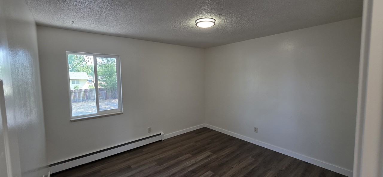 1025 Cedar Way #4 - Photo 5 of 10