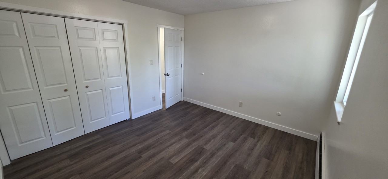 1025 Cedar Way #4 - Photo 6 of 10