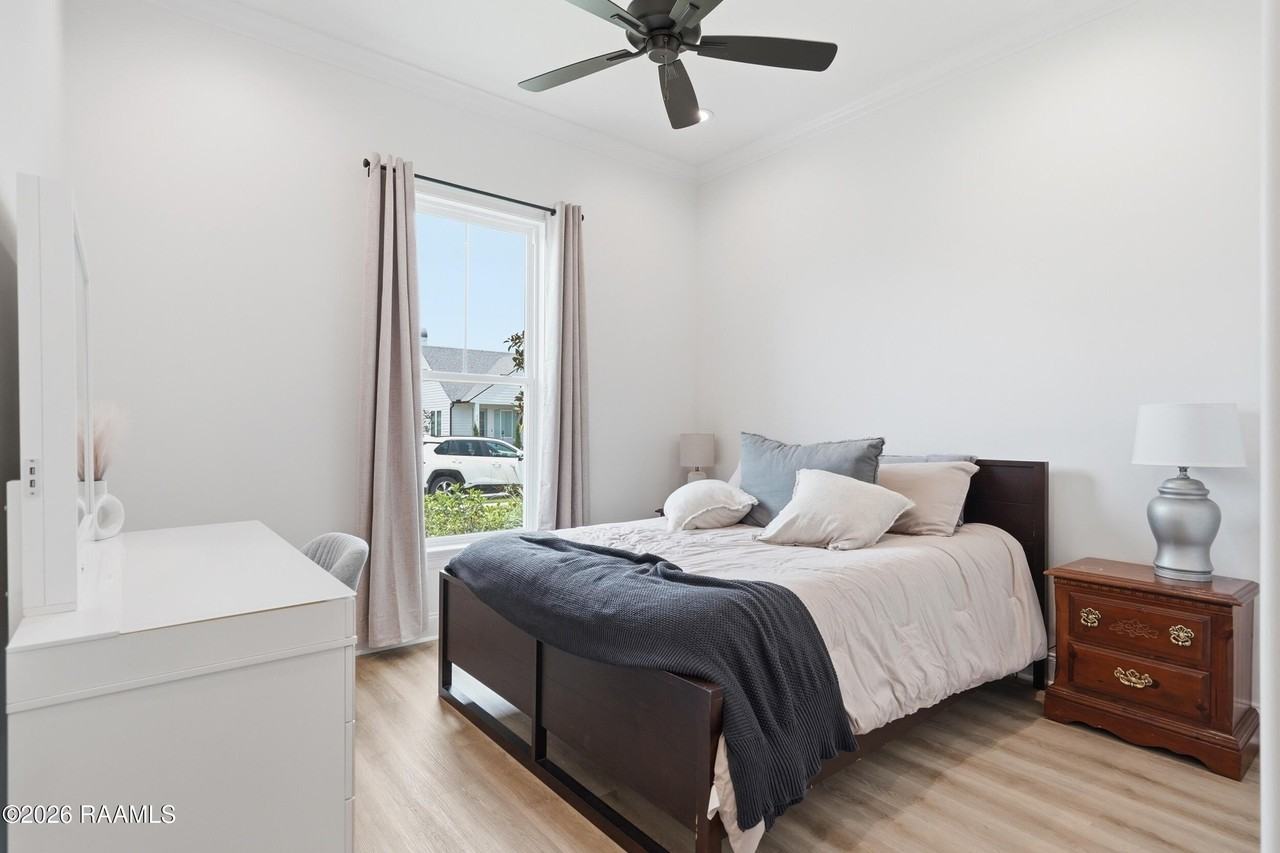 210 Amsterdam Ave - Photo 5 of 34