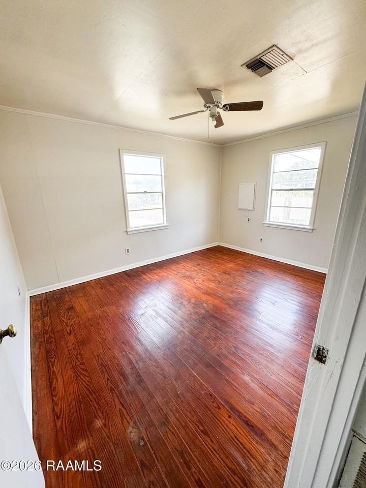 1213 Scott St - Photo 3 of 5