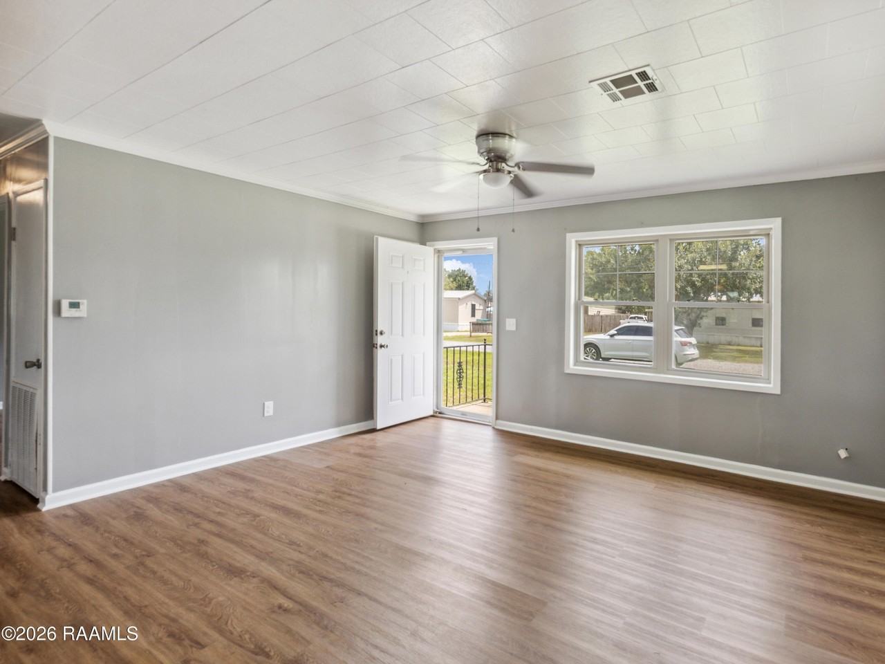 319 W Railroad St - Photo 5 of 13