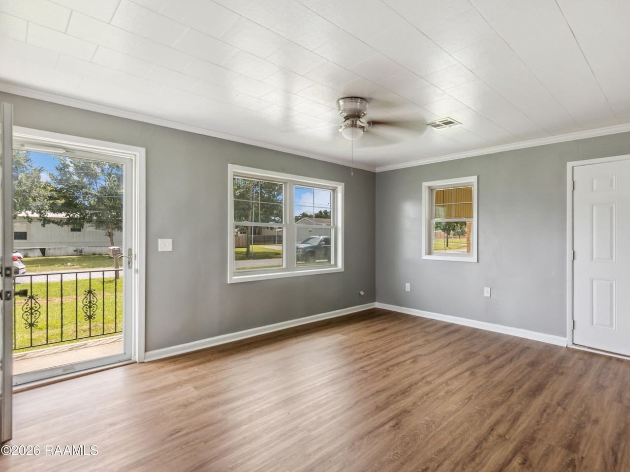 319 W Railroad St - Photo 6 of 13