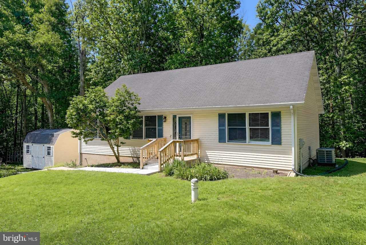 8433 Sailboat Ln - Photo 2 of 41