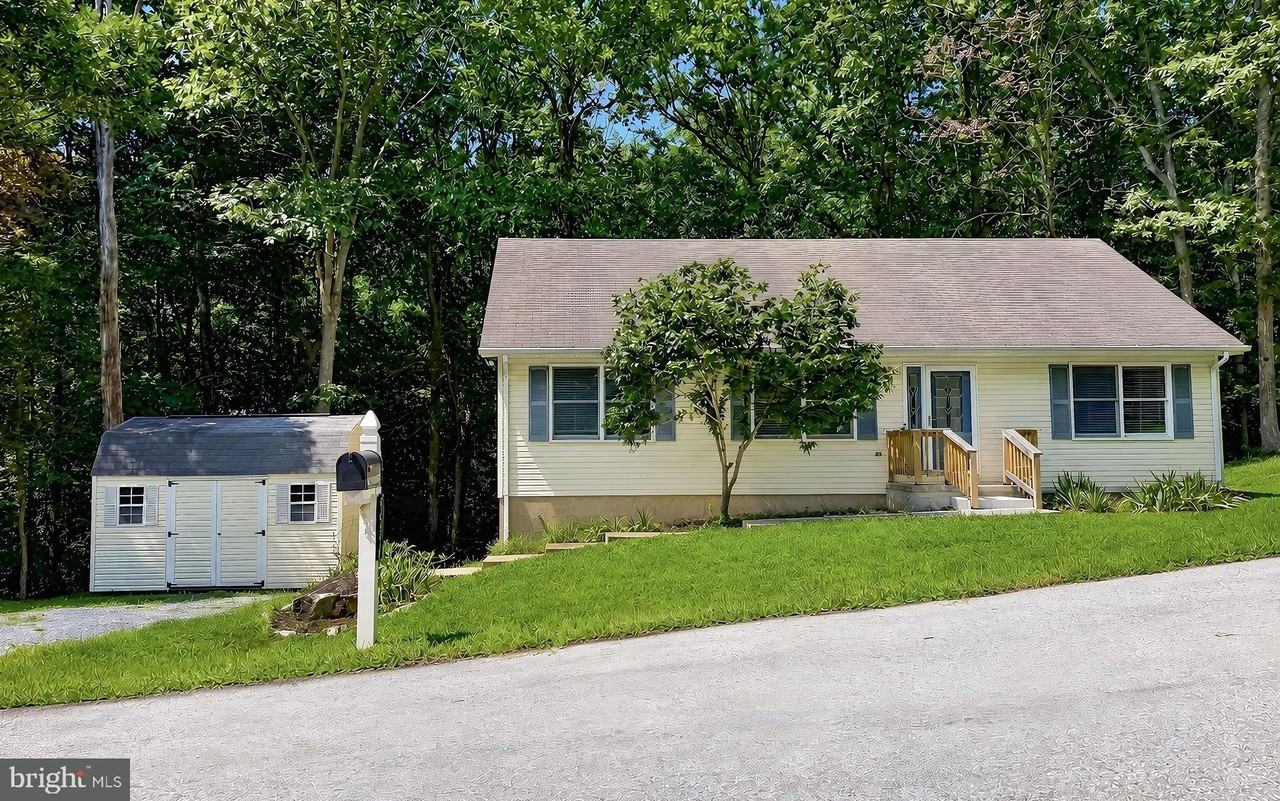 8433 Sailboat Ln - Photo 3 of 41