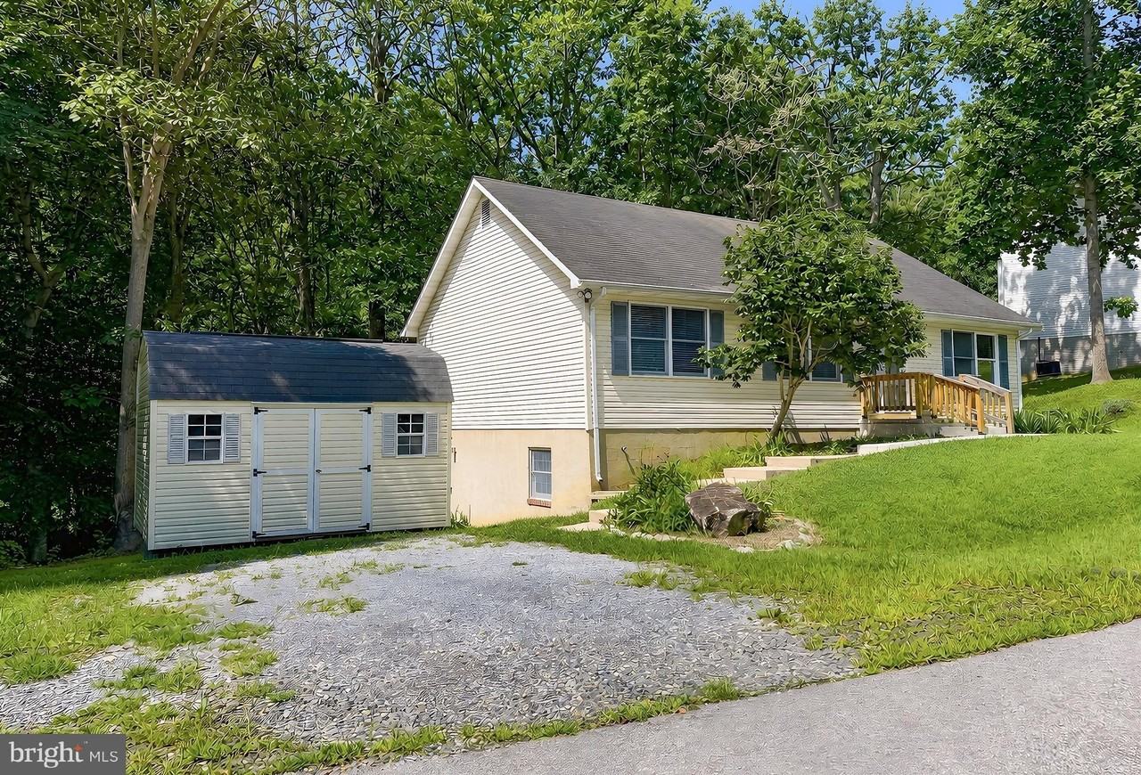 8433 Sailboat Ln - Photo 4 of 41