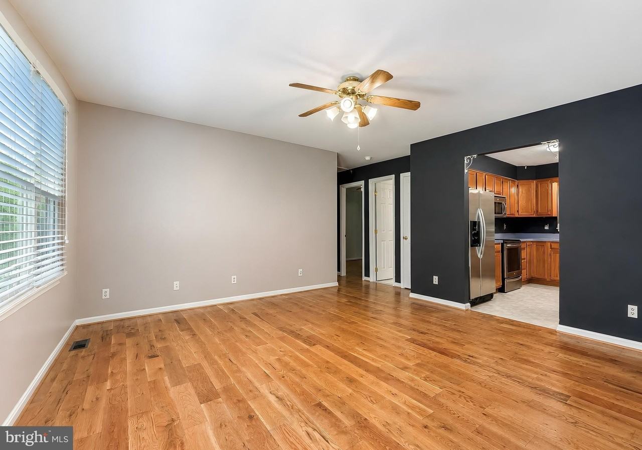 8433 Sailboat Ln - Photo 5 of 41