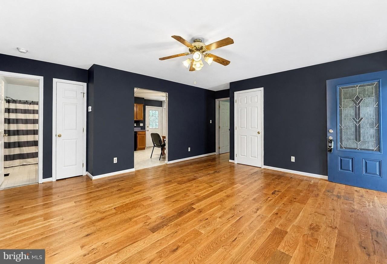 8433 Sailboat Ln - Photo 6 of 41