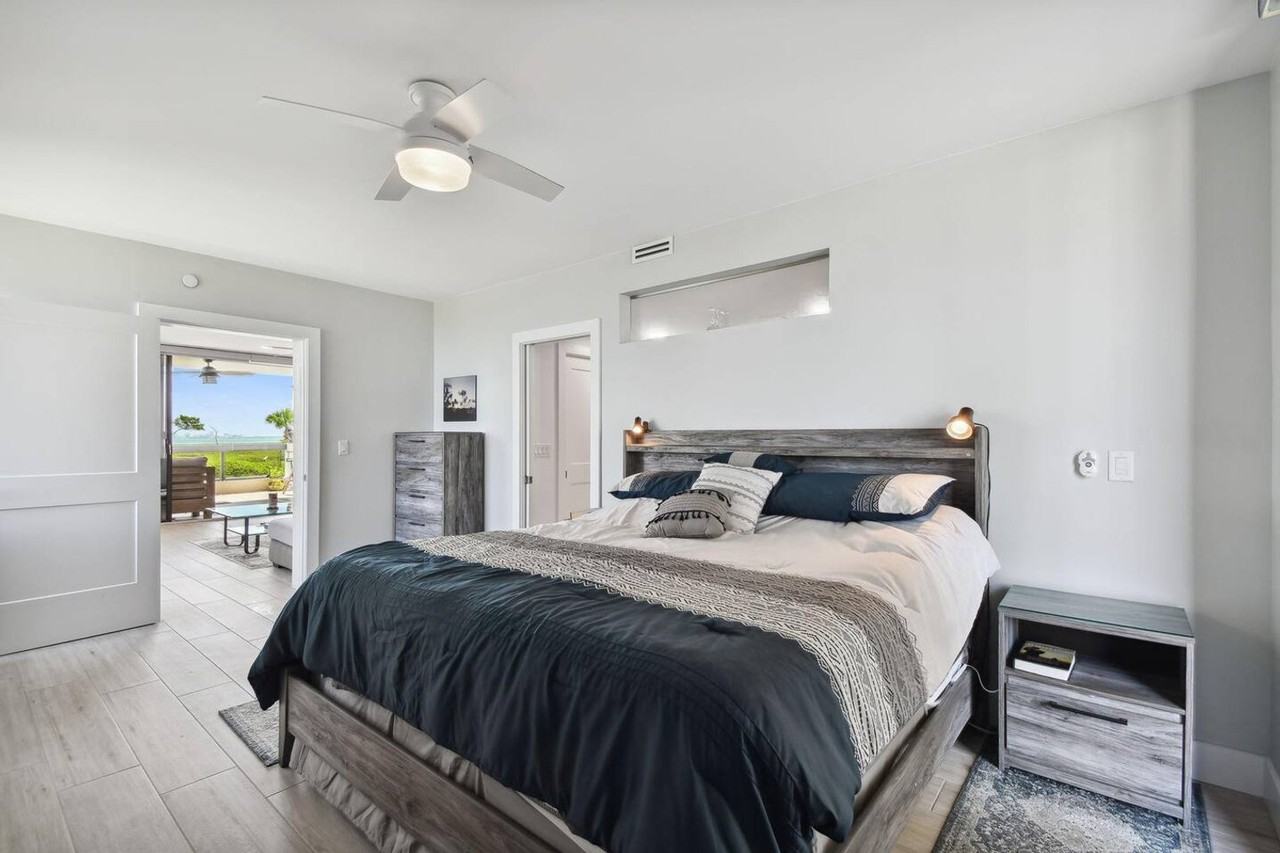 1922 Harbourside Dr #1590867P - Photo 3 of 46