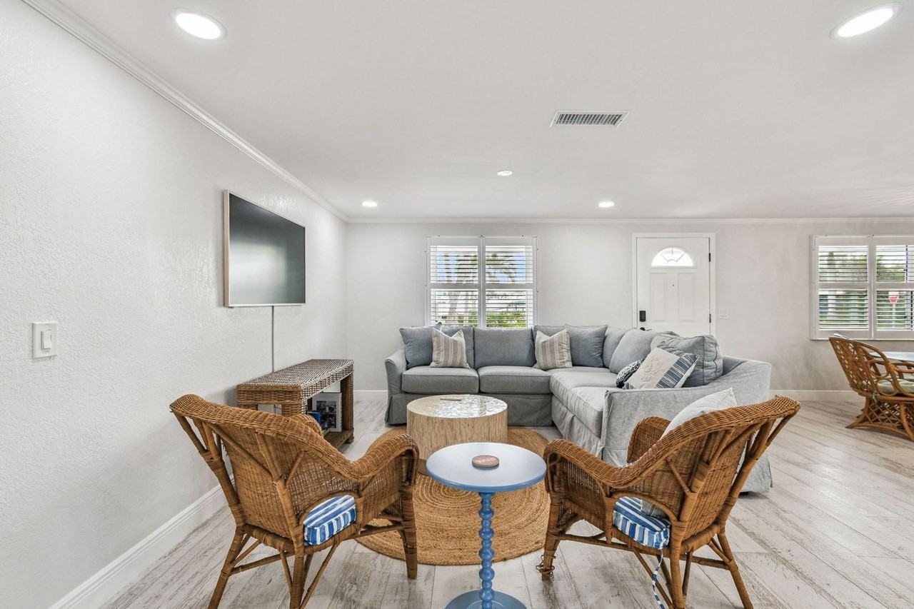 502 69th St #1590868P - Photo 2 of 36