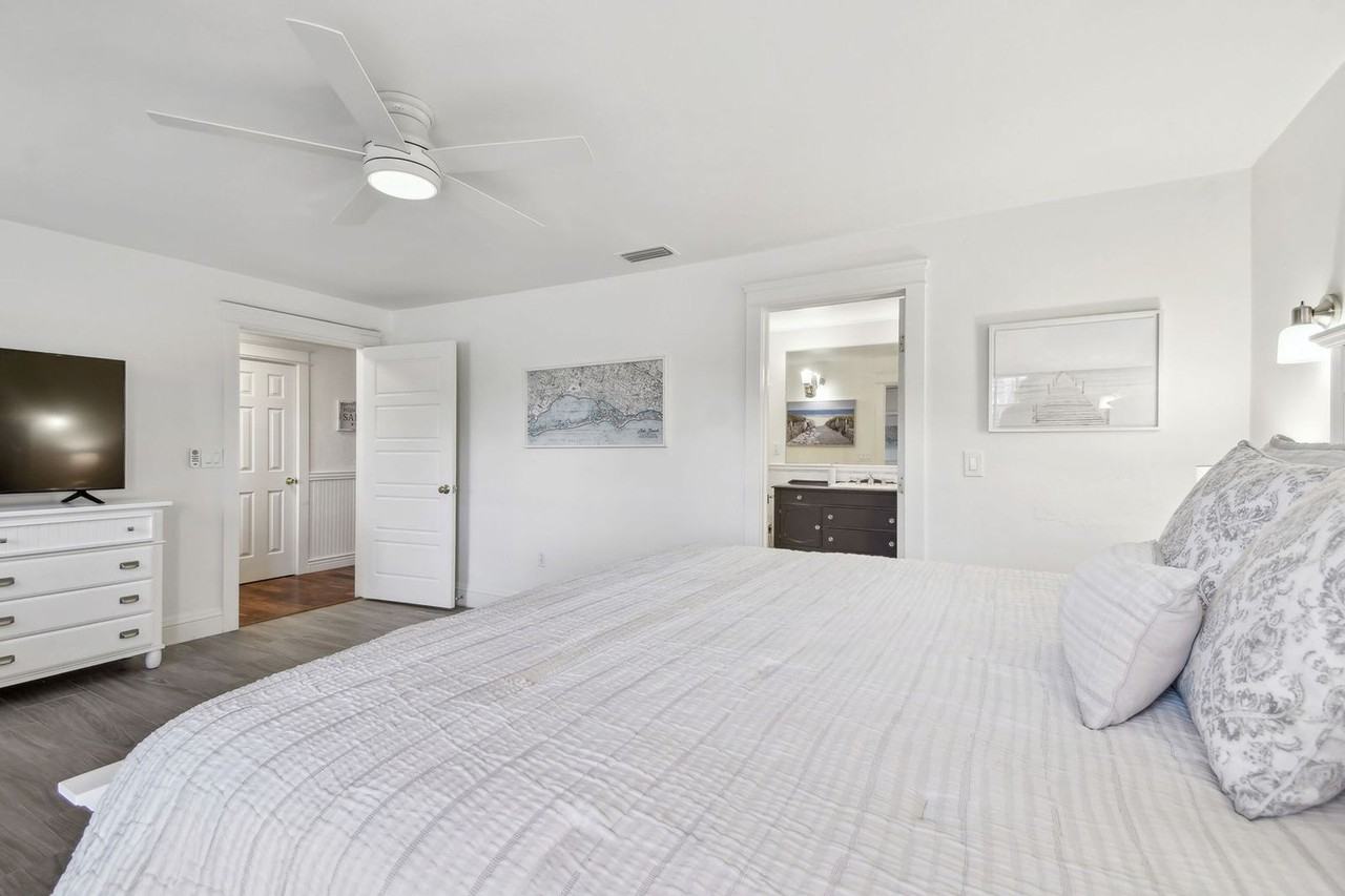 5606 America Dr #1590872P - Photo 6 of 33