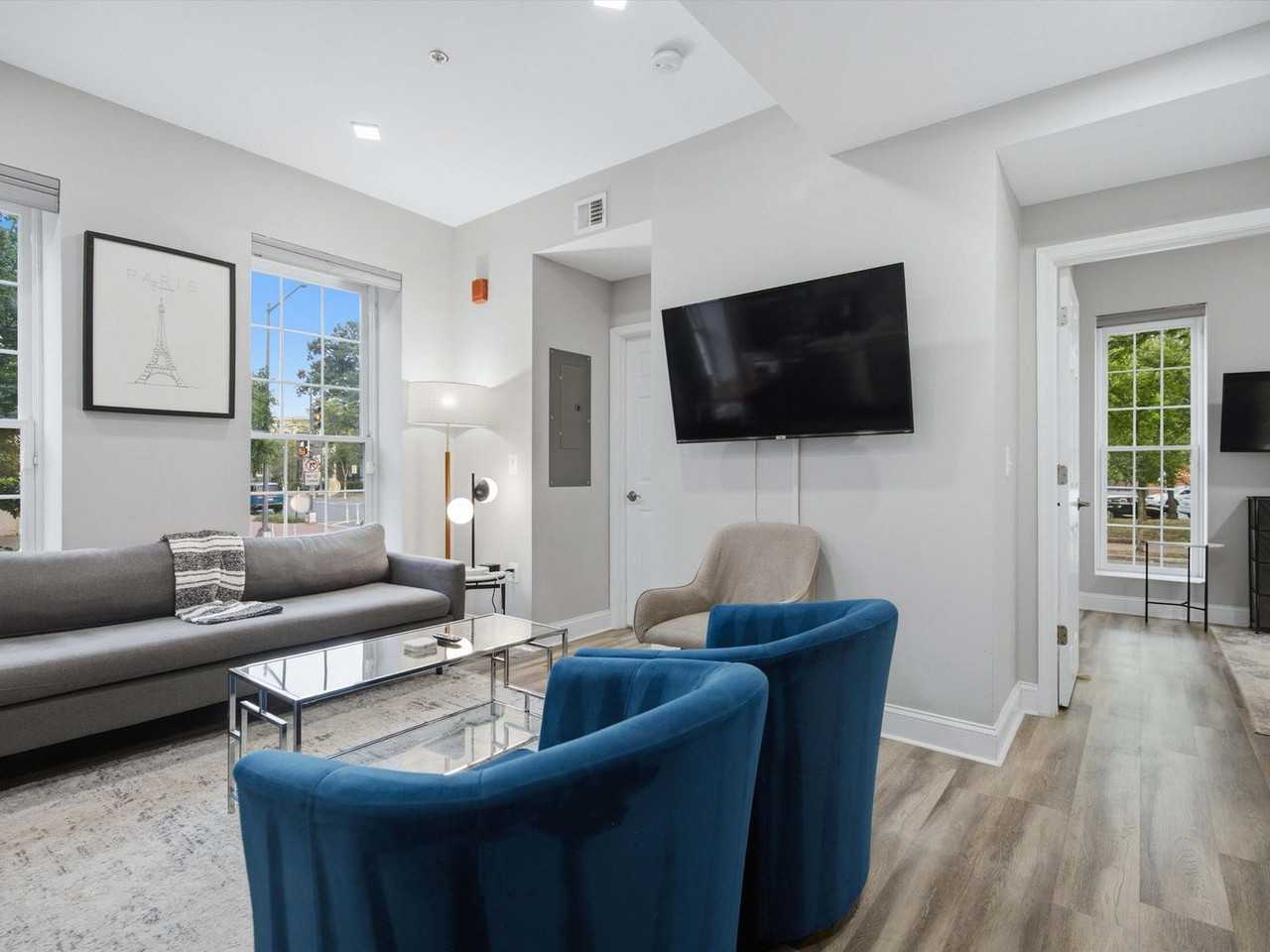 133 7th Street Southeast - Photo 3 of 19