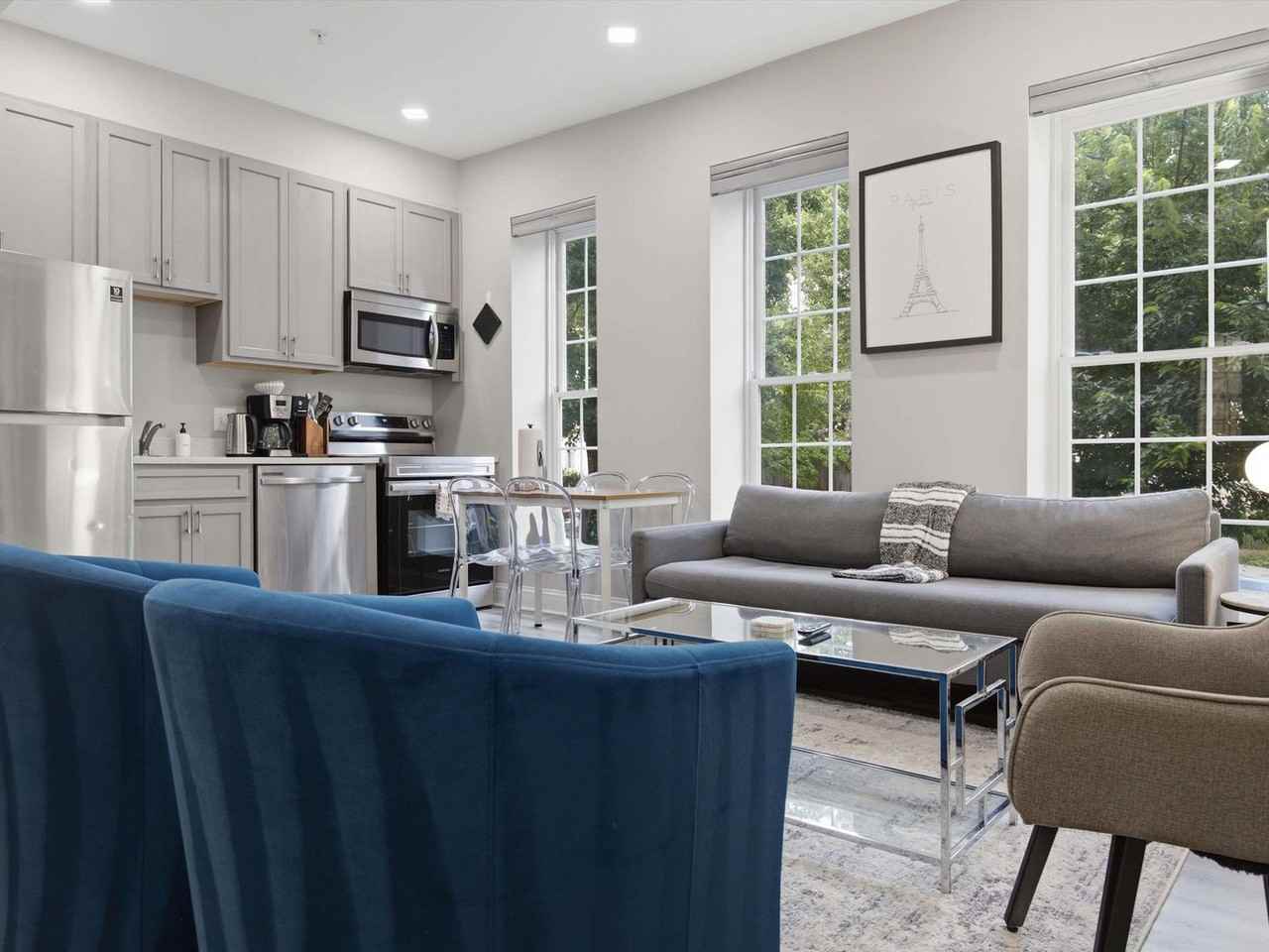 133 7th Street Southeast - Photo 4 of 19
