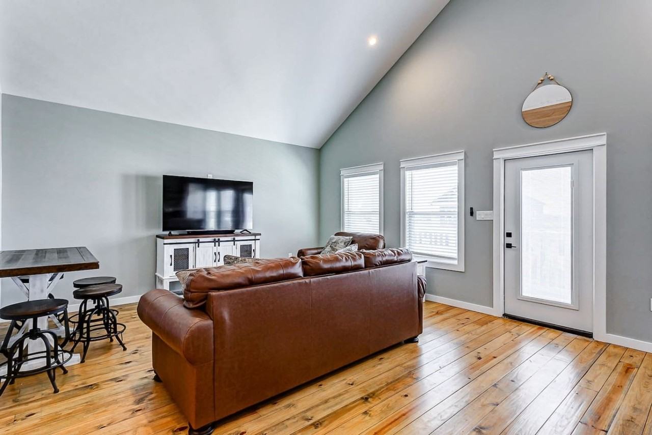 1037 Sunset Dr #1598138P - Photo 4 of 42