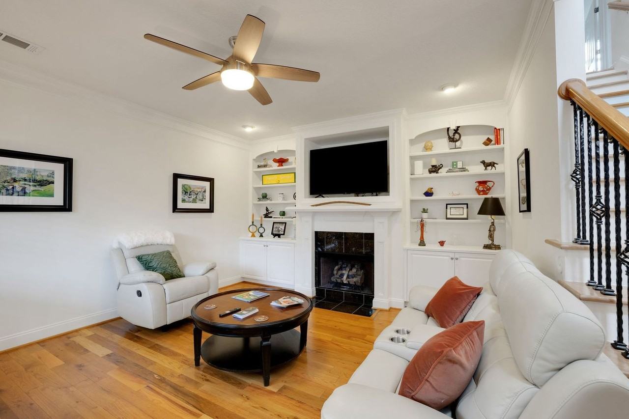 1001 Bedford Drive - Photo 3 of 50