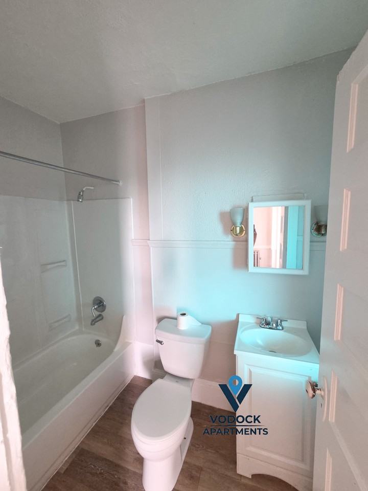 214 Pine Street #5R - Photo 5 of 9