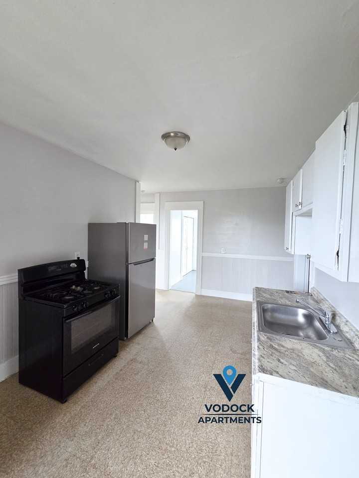 214 Pine Street #5R - Photo 2 of 9