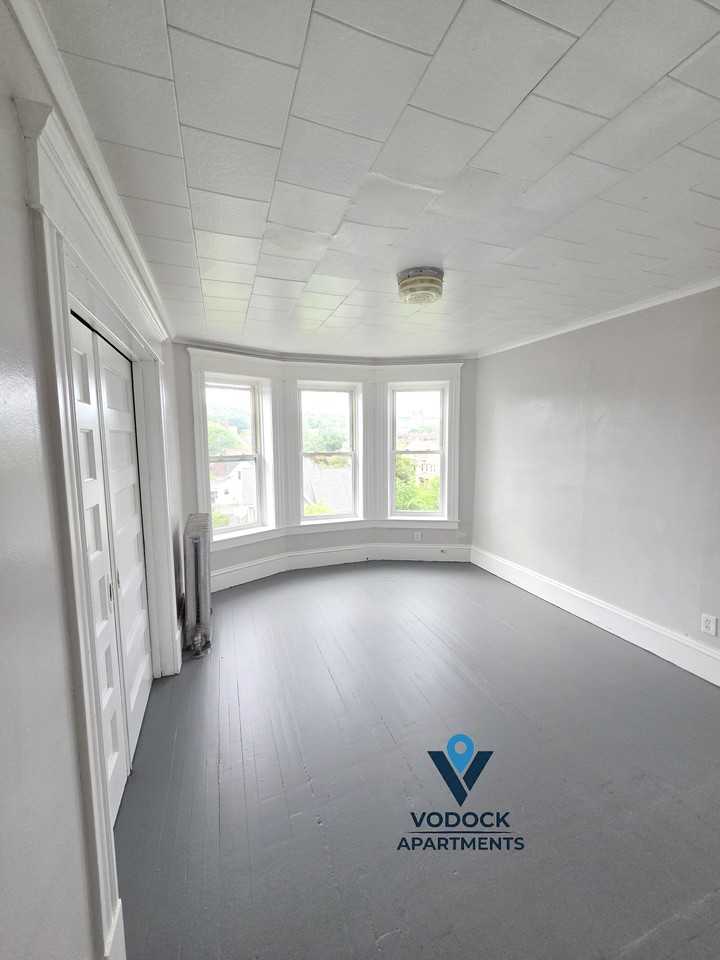 214 Pine Street #5R - Photo 3 of 9