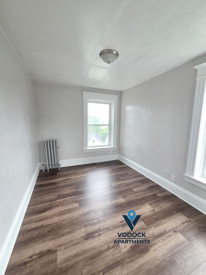 214 Pine Street #5R - Photo 7 of 9