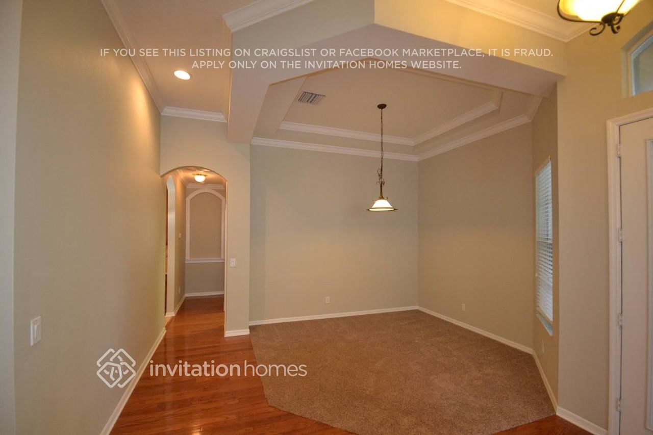 3410 Eastmonte Dr - Photo 4 of 22