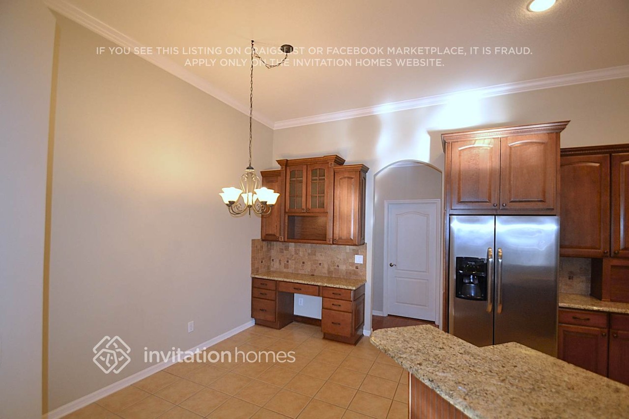 3410 Eastmonte Dr - Photo 5 of 22