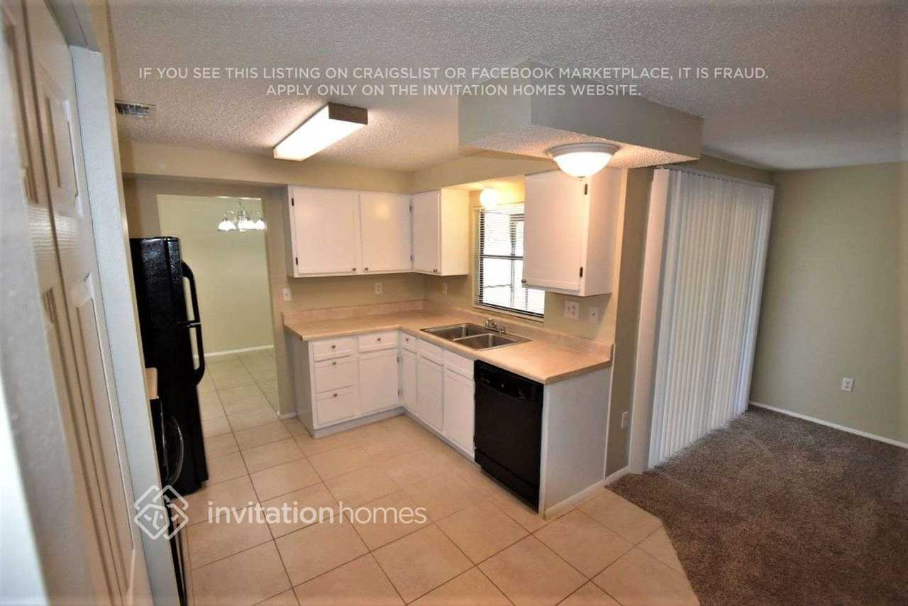 420 Arrowhead Ct - Photo 3 of 13