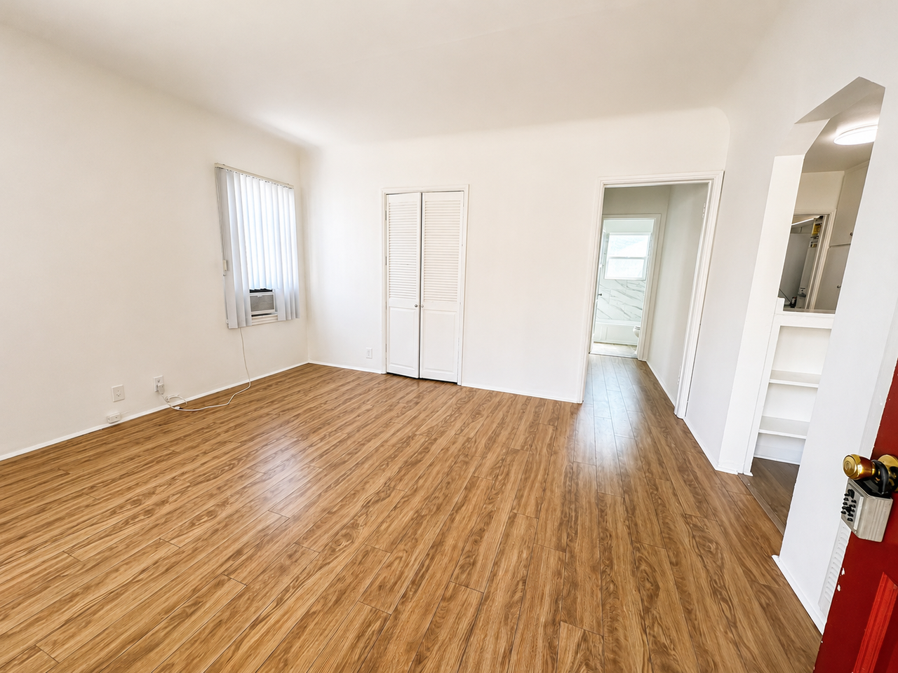 Angeleno 430 - Photo 3 of 13