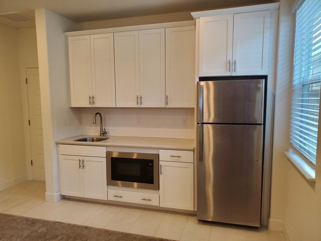 4067 Stanwick Ave - Photo 3 of 6