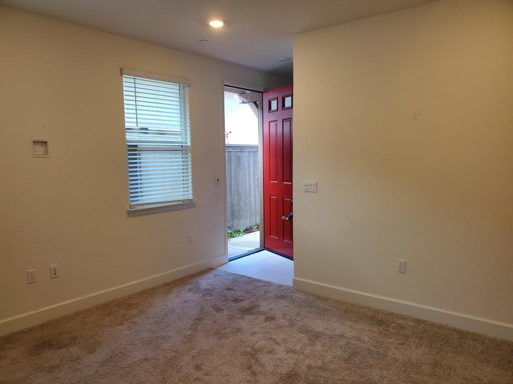 4067 Stanwick Ave - Photo 4 of 6