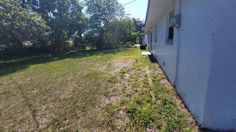 1190 Pine Valley Ln - Photo 2 of 10