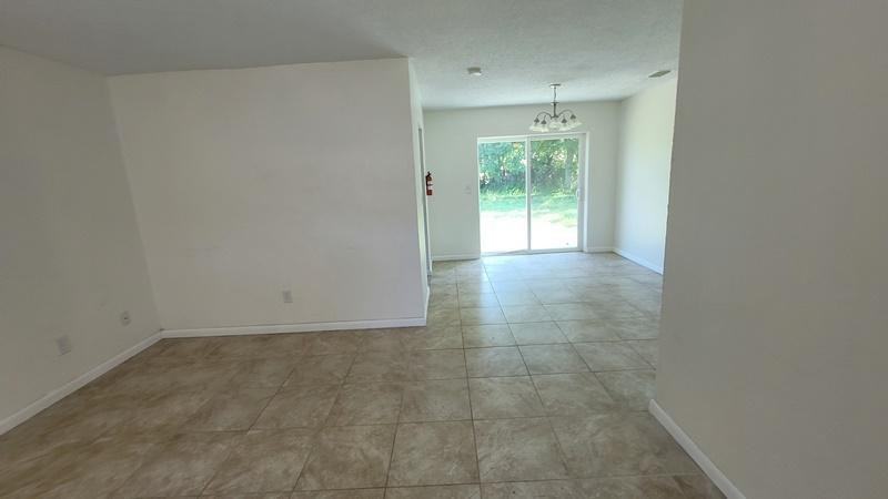 1190 Pine Valley Ln - Photo 4 of 10