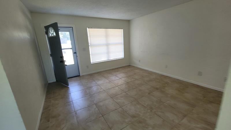 1190 Pine Valley Ln - Photo 6 of 10