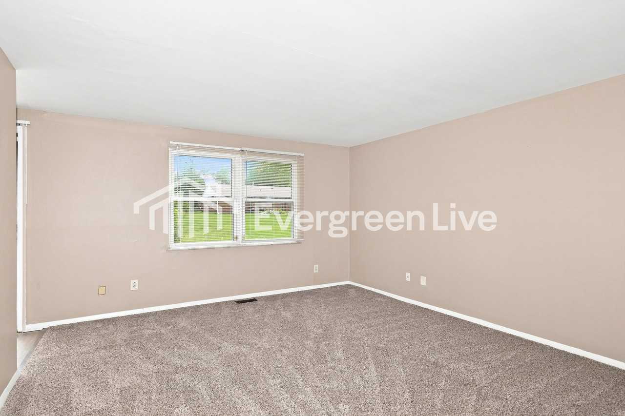 10131 Chris Dr - Photo 2 of 14