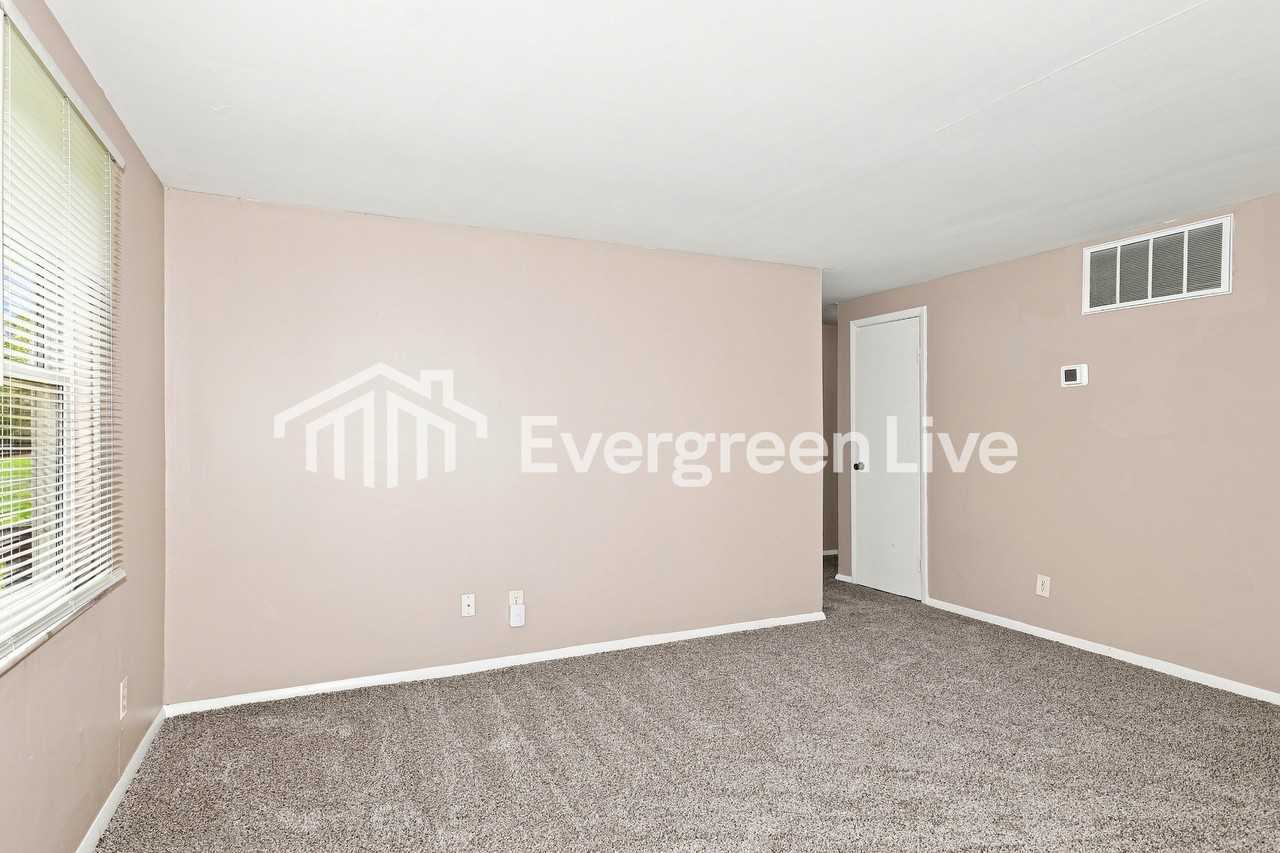 10131 Chris Dr - Photo 3 of 14