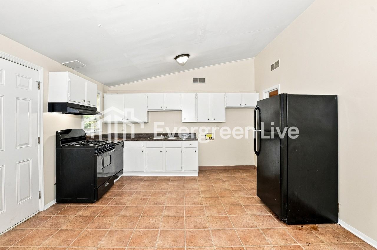 4816 Bridgedale Ave - Photo 7 of 15