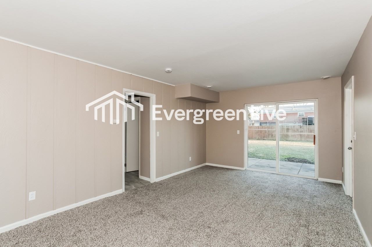 725 Decatur Ct - Photo 7 of 15