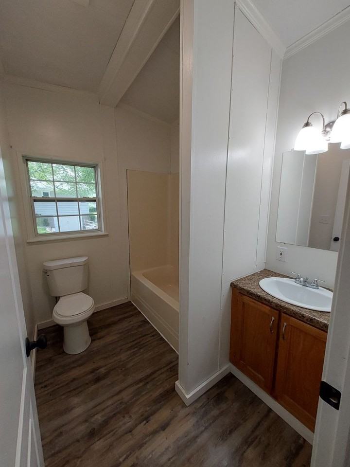 4044 Circle Dr - Photo 3 of 14