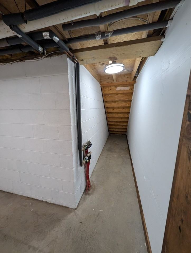 3582 Silvernail Rd - Photo 7 of 50