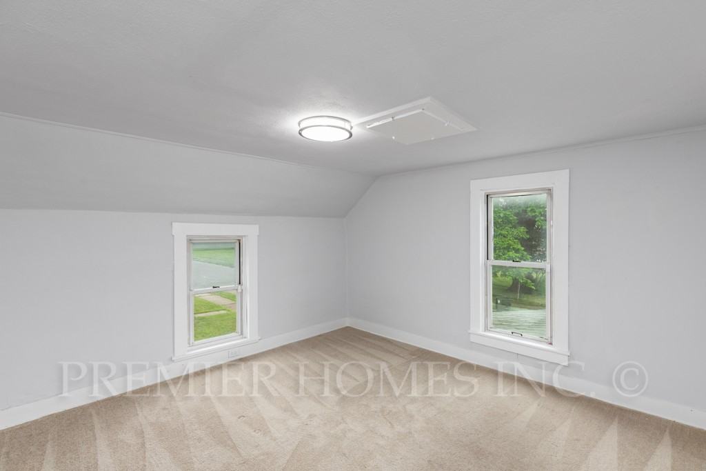 908 7th St Ne - Photo 4 of 19
