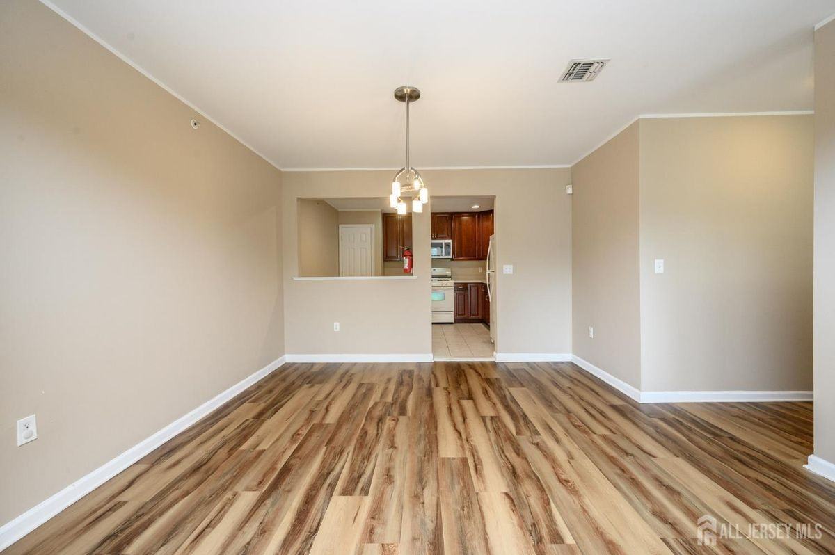 303 Pinelli Dr - Photo 6 of 25