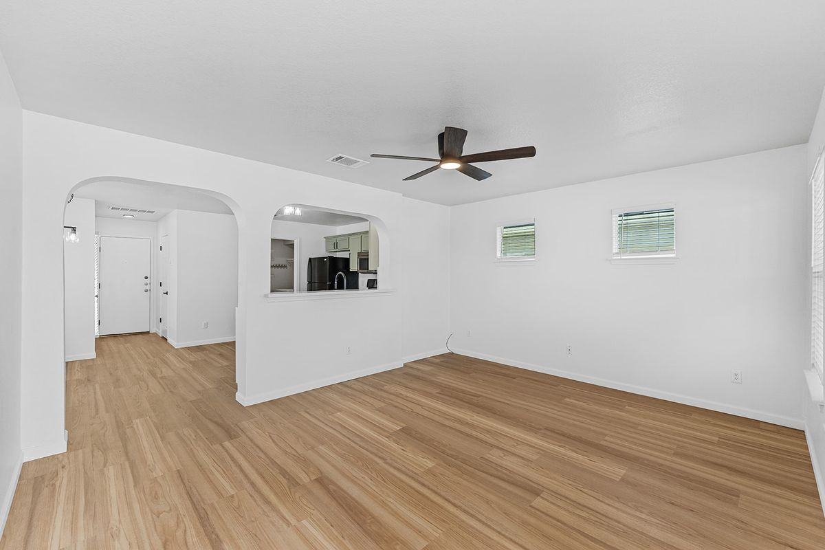 1733 Thompson Trl - Photo 2 of 24